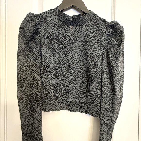Dynamite Cropped Snake Print Blouse - Picture 4 of 7